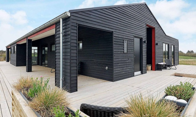 Nr. Lyngby House | Ideal Holiday Home for 10 in Løkken with Top Amenities