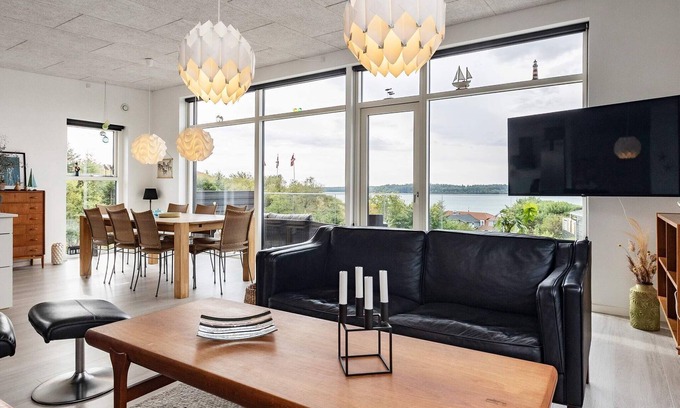 Sallingsund House | Ideal 10-Person Holiday Home with Oceanfront Pool in Roslev