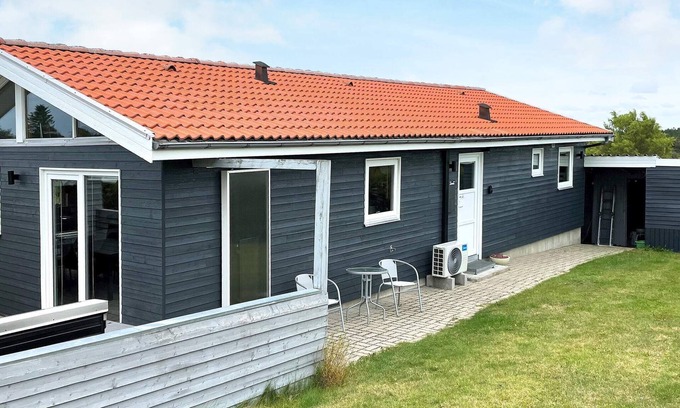Floutrup House | Spacious 10-Person Holiday Home in Beautiful Roslev