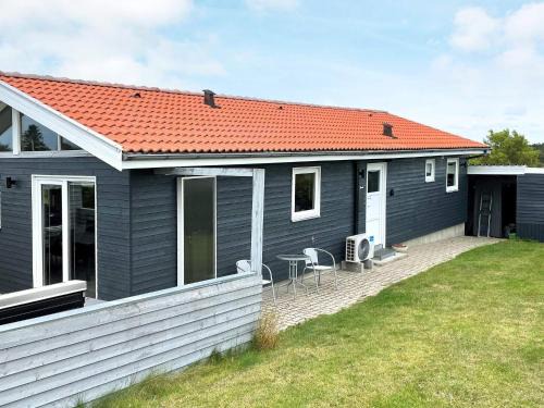 Floutrup House | Ideal 10-Person Holiday Home in Roslev with Pool Access