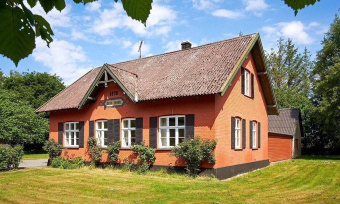 Dueodde House | Perfect Getaway: 10-Person Holiday Home in Nexø