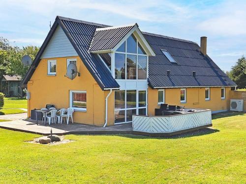 Vinderup House | Spacious Holiday Home for 10 in Family-Friendly Vinderup