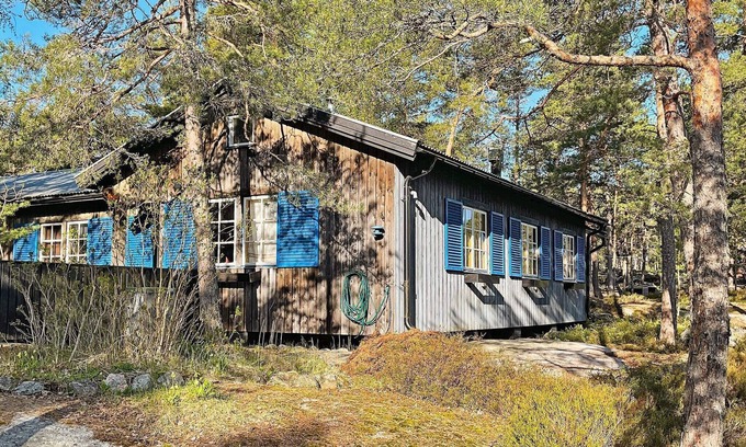Moja House | Spacious 10-Person Holiday Home with Oceanfront Views