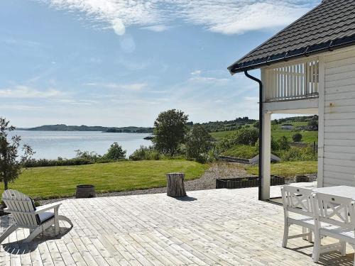 Fraena House | Spacious Holiday Home for 10 in Tornes, Romsdal