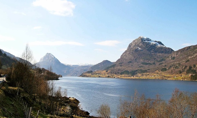 Gaular Municipality House | Spacious 10-Person Holiday Home with Pet-Friendly Amenities