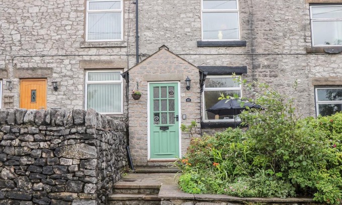 Buxton House | Ideal Getaway at 10 Smalldale Cottages - Pet Friendly Stay