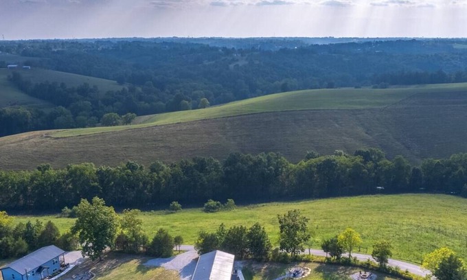 Dry Ridge House | 100 Acre Relaxing Retreat Near ARK- Four Houses Sleeps 36!