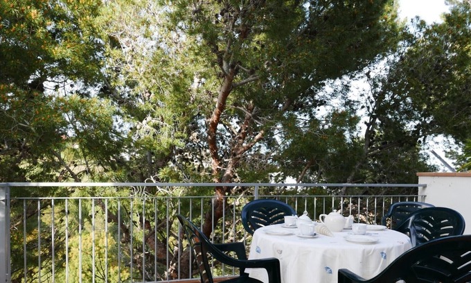Llanca Apartment | 100 Apartment to rent near the beach with a terrace