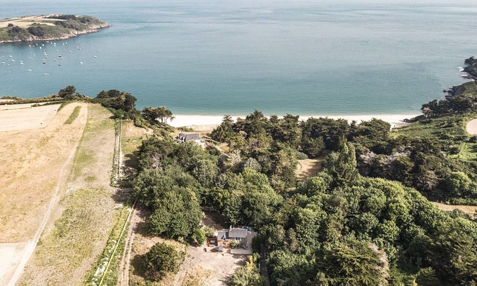 Saint-Coulomb Villa | Eco-Friendly Retreat Steps from the Sea in Cancale/St Malo