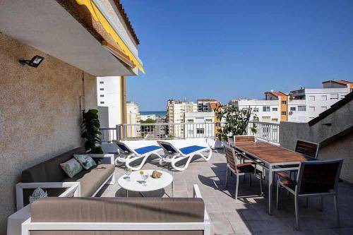Grau i Platja Apartment | Spacious 3-Bedroom Apartment with Pool and Pet-Friendly Perks
