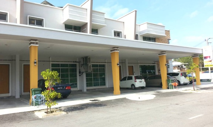 Pekan Melayu Bed & Breakfast | Spacious Bed and Breakfast for 5 Guests – Rated 8/10