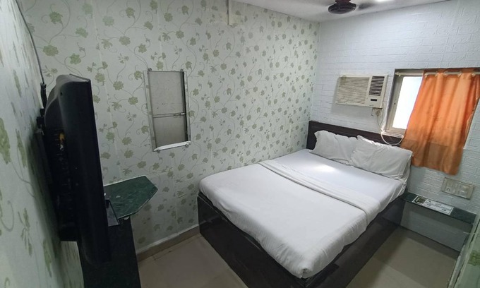 Prabhadevi Bed & Breakfast | Eco-Friendly 100 m² Bed and Breakfast for Two Guests