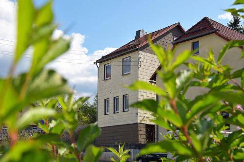 Suhl Hostel | Eco-Friendly Hostel with Kitchen & Pet-Friendly Amenities