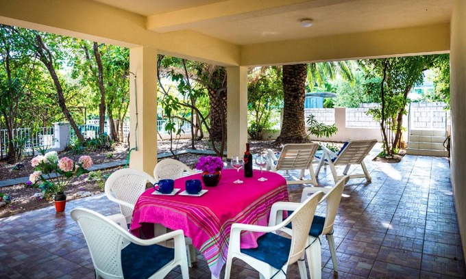Orebic House | Spacious 3-Bedroom House for 8 Guests with Kitchen Access
