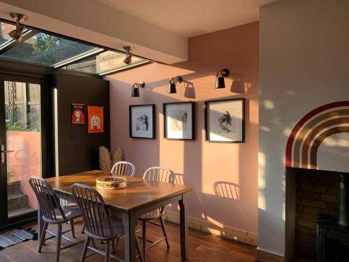 Margate House | Spacious 3-Bedroom Home with Kitchen for Up to 6 Guests