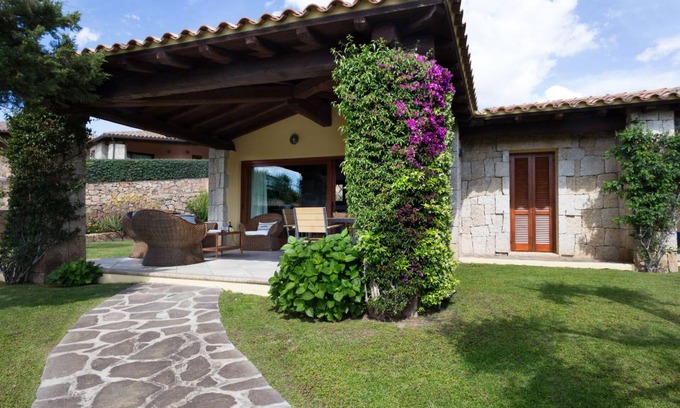 San Teodoro Villa | Spacious 3-Bedroom Villa with Oceanfront Views