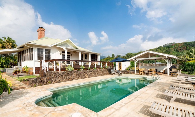 Koloa House | 100 year Hawaiian Plantation Managers Home private pool air condition 3 Acres