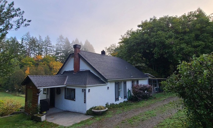 Regional District of Nanaimo Cottage | Charming 100-Year-Old Farm Cottage Steps from the Beach