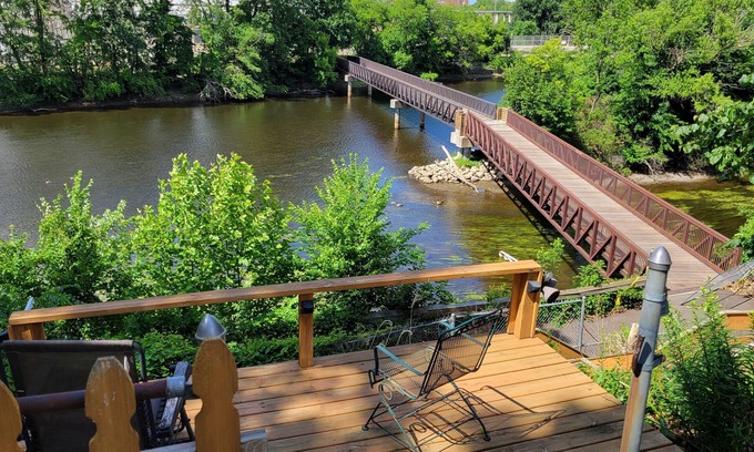 Lansing House | Historic Home by the River with Kitchen Amenities
