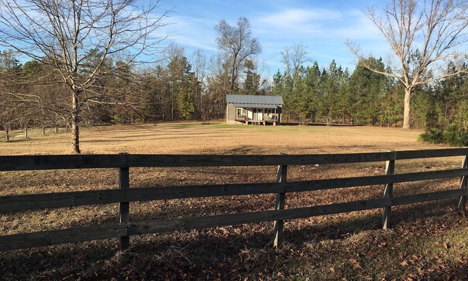 Hardwick Cottage | Restored 100-Year-Old Cottage: Perfect Getaway Near Lake