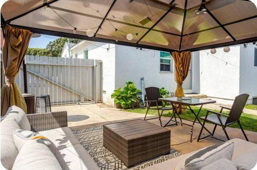 Clarkdale House | Spacious 5-Star House with Kitchen for Up to 16 Guests