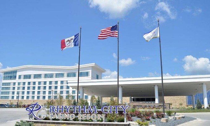 Quad Cities Resort | Pet-Friendly Resort with Pool & Spa for 127 Guests