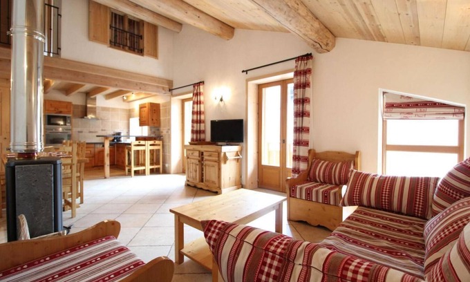 Val Cenis Apartment | Cozy Ski Retreat in Val Cenis with Balcony & Pet-Friendly
