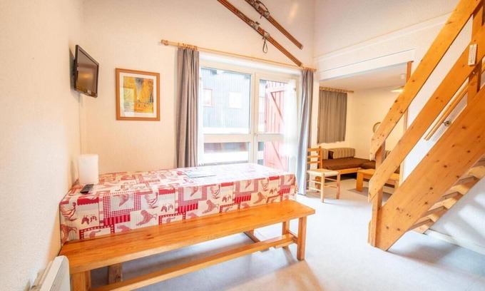 Villarodin-Bourget Apartment | Cozy Retreat with Balcony, Parking & Ski Locker in La Norma