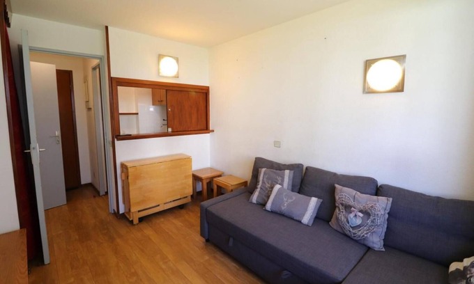 Tignes Apartment | 100m from ski slopes, 1st floor, balcony, tv, ski locker, 22m², Tignes
