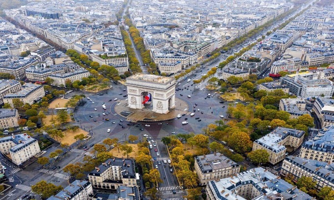 Chaillot Apartment | Experience Spectacular Living Near Avenue George V