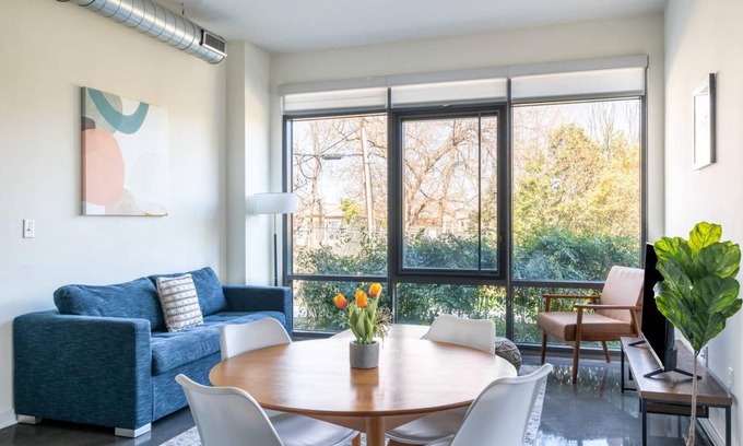 Del Ray Apartment | Spacious 2-Bedroom Apartment for Family Getaways