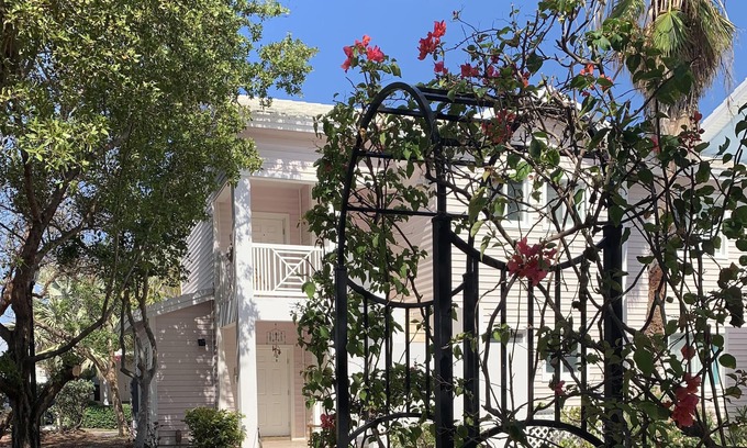 Alice Town House | Steps to Bimini Blue Water with Oceanfront Views