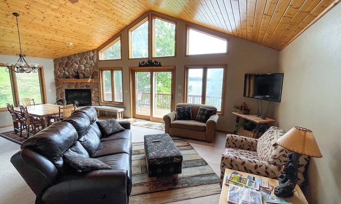 Tomahawk House | Stunning 3-Bed Lake Mohawksin Shores Retreat with Views
