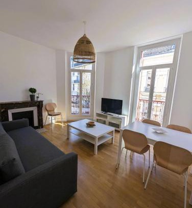Quartier Chorier-Berriat Apartment | Modern Apartment with Large Living Area & Pet-Friendly Amenities