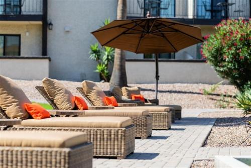 South Scottsdale Apartment | Prime Location 1BR Suite with Pool & Hot Tub Amenities