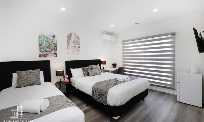 Brunswick East Apartment | 103 Luxury Queen & King Single beds w/Fast WiFi - 18 mins tram to CBD