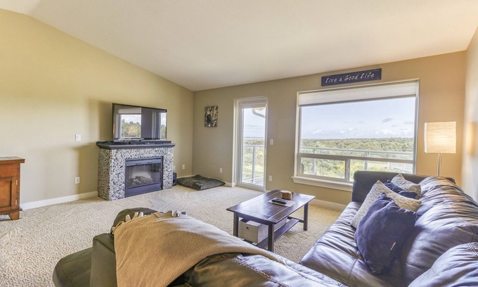 Westport Condo | Experience Burk's Beach House: Oceanfront Retreat for All