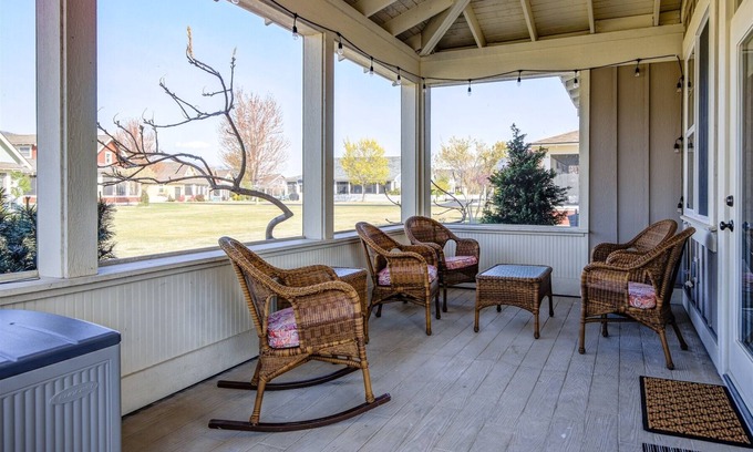 Oroville House | Experience 10/10 Stay at 104 Barefoot Lane Oasis