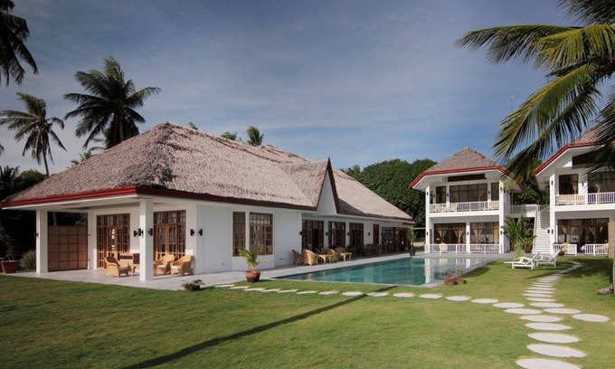 Dauin Resort | Expansive 105 m² Resort with Pool & Spa for Families