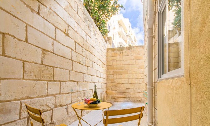 Sliema Villa | 105 m² Villa ∙ 2 bedrooms ∙ 4 guests