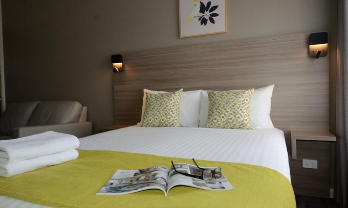 Tatiara Hotel | Inviting 105 On The Park: Highly Rated with Breakfast Included