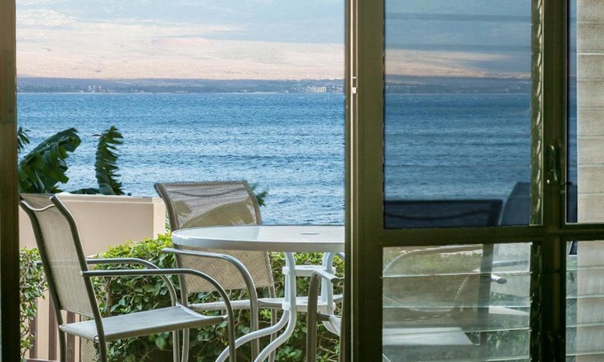 Maalaea House | Idyllic 106 Milowai: Oceanfront Retreat with Pool Access