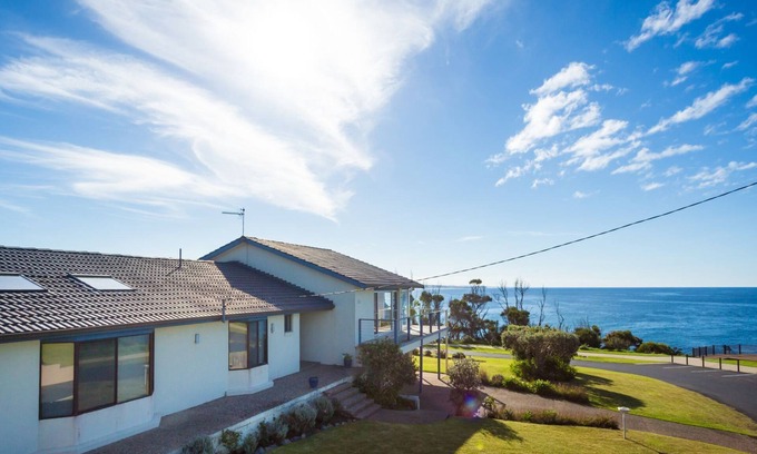 Dalmeny House | Seaside Retreat at 106 Ocean Parade, Dalmeny - Pet Friendly!