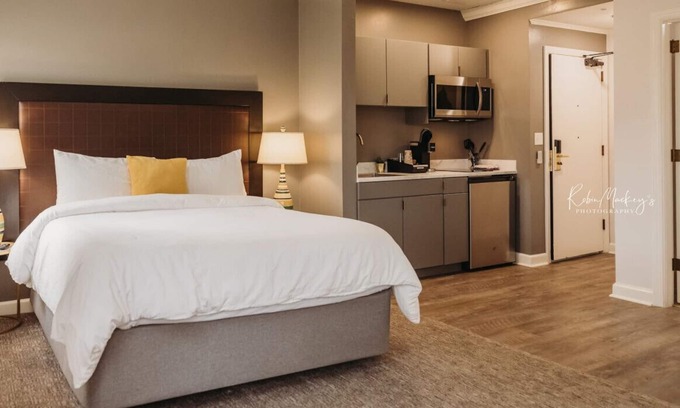 Bartlesville Apartment | Elegant Vintage Retreat at Hotel Phillips - Perfect for Families