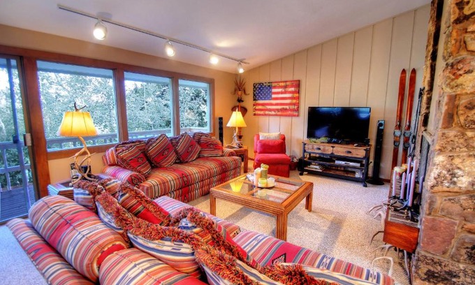 Snowmass Village House | Pet-Friendly 1068 Faraway Home with Hot Tub & Breakfast