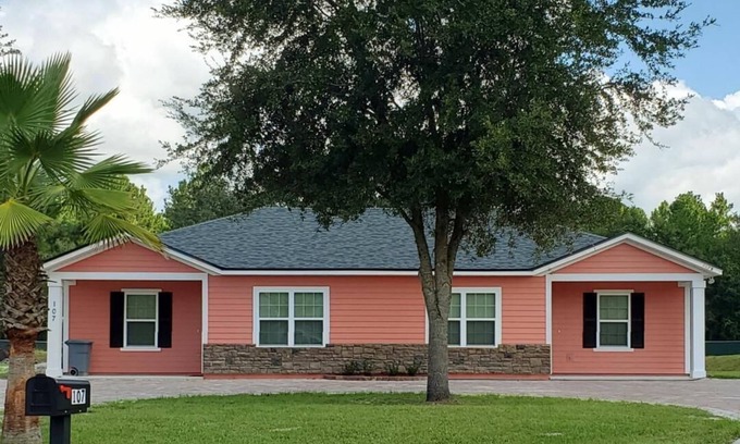 Hollister House | Pet-Friendly 107-A Flamingo Getaway with Top Ratings