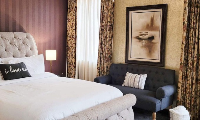Bartlesville Apartment | Stylish Downtown Retro Room #107 at Hotel Phillips