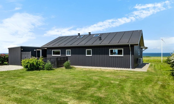 Skastrup Strand House | 107 m² House ∙ 4 bedrooms ∙ 7 guests