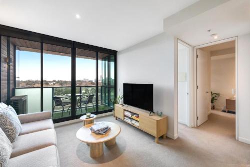 Melbourne Central Business District Apartment | 108 Flinders - Stunning Views & Prime Location