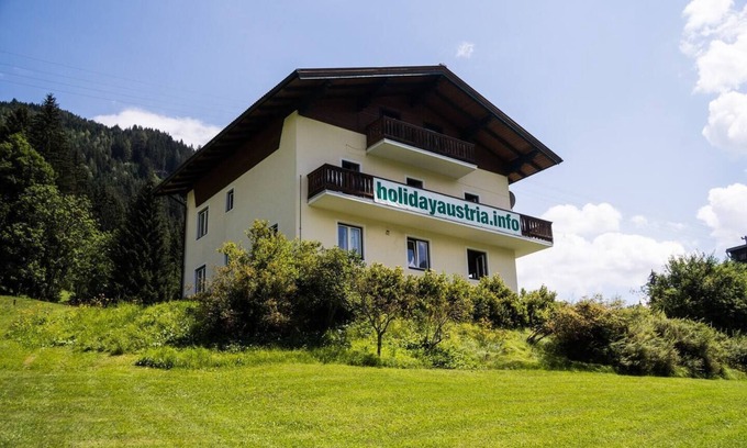 Radstadt House | Spacious 10-Bedroom House for Groups near Obertauern